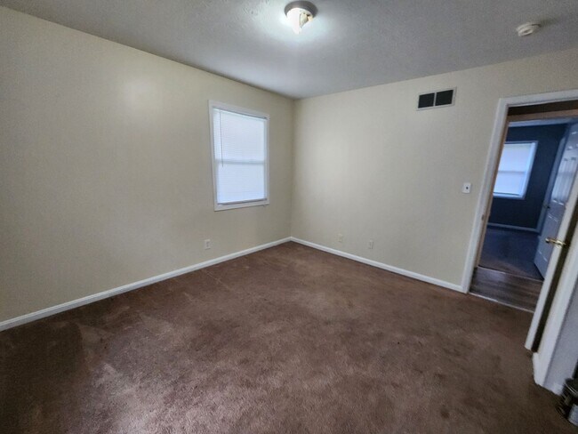 Building Photo - 3 Bedroom, 2 Bathroom Home
