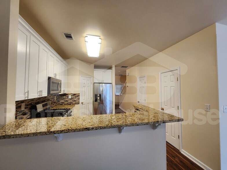 Building Photo - 1618 Cove Creek Cir