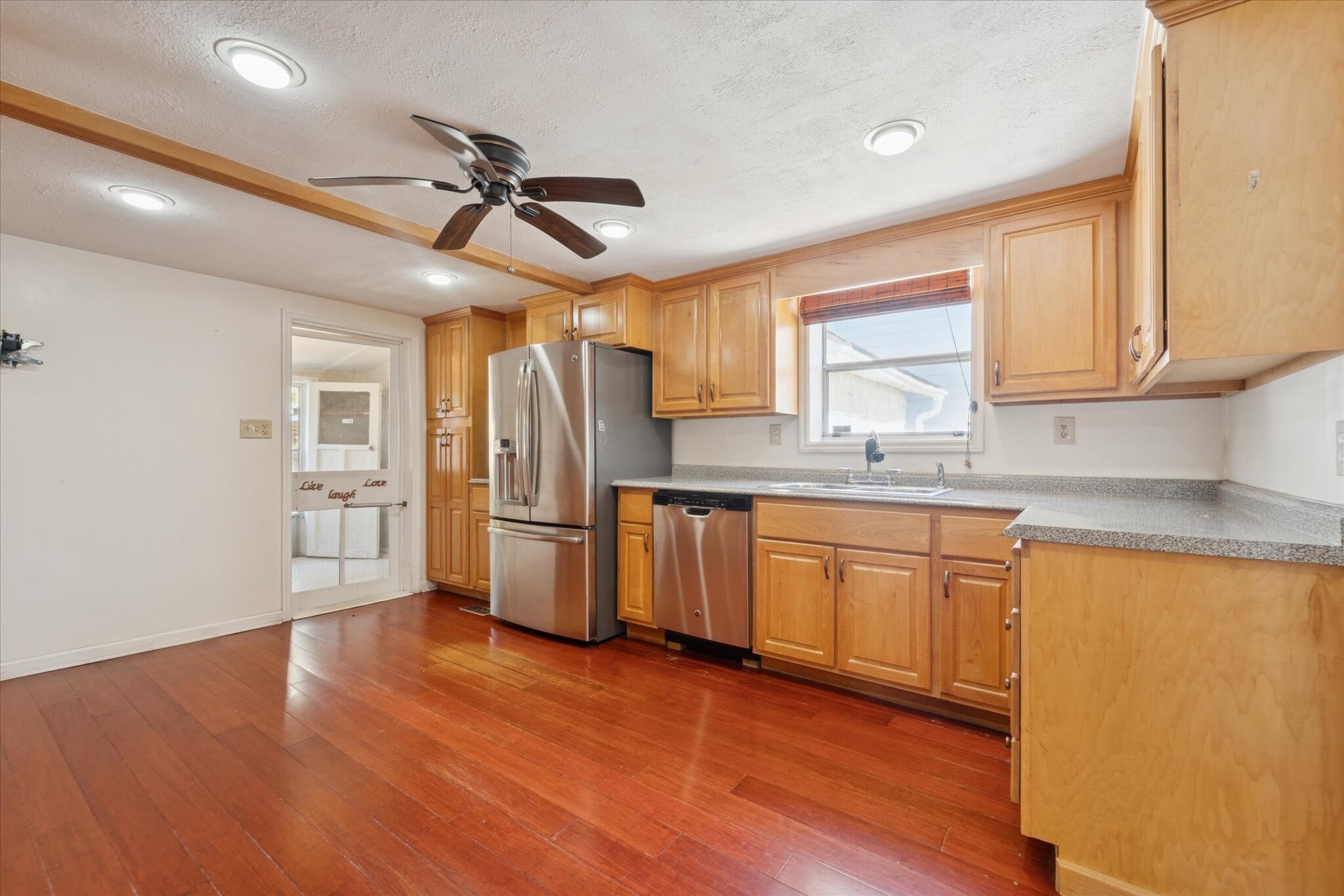 Building Photo - 742 E Park Ave