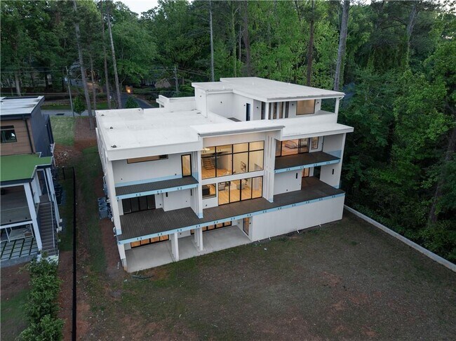Building Photo - 2650 Fairoaks Rd
