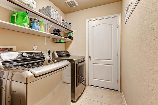 Building Photo - 9973 Spring Rock Ln