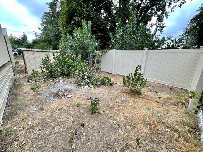 Building Photo - Affordable & Ideally Located 2 Bed 2 Bath ...