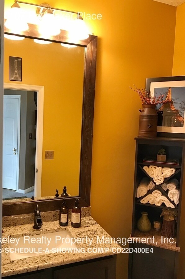 Building Photo - 107 Haymaker Place