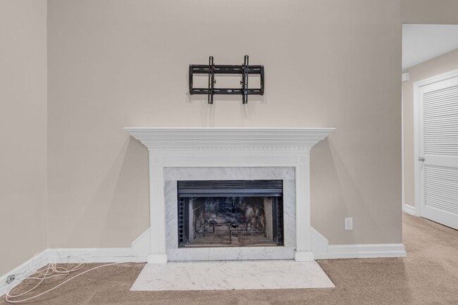Building Photo - Awesome 2BE/2BA condo in Green Hills!