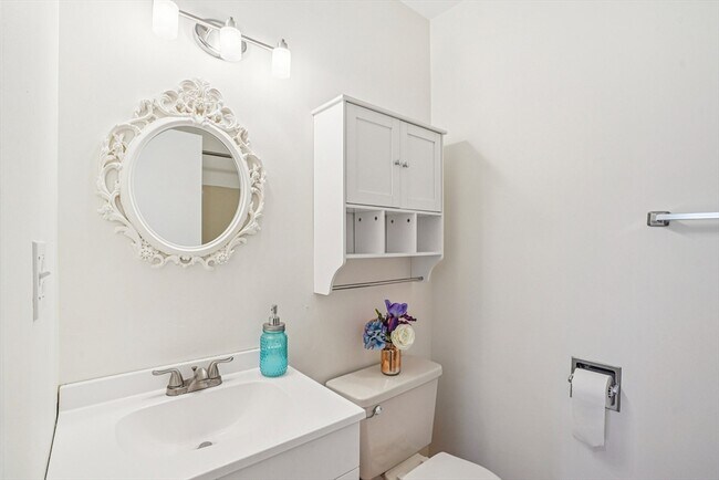 Building Photo - 35 Des Moines Rd