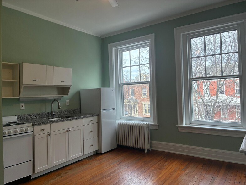 Building Photo - 2611 W Grace St