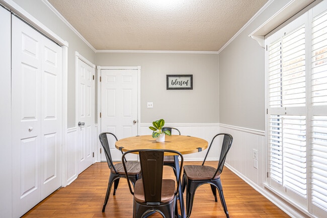 Building Photo - 10215 Melanie Dr SE