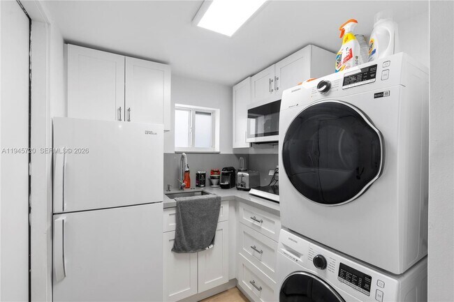 Building Photo - 5854 SW 62nd St