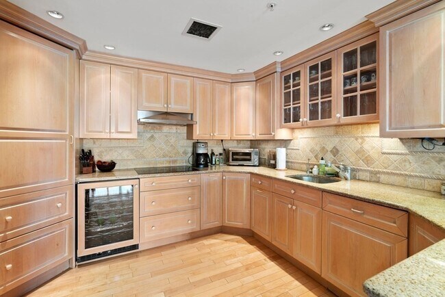 Building Photo - 197 8th St