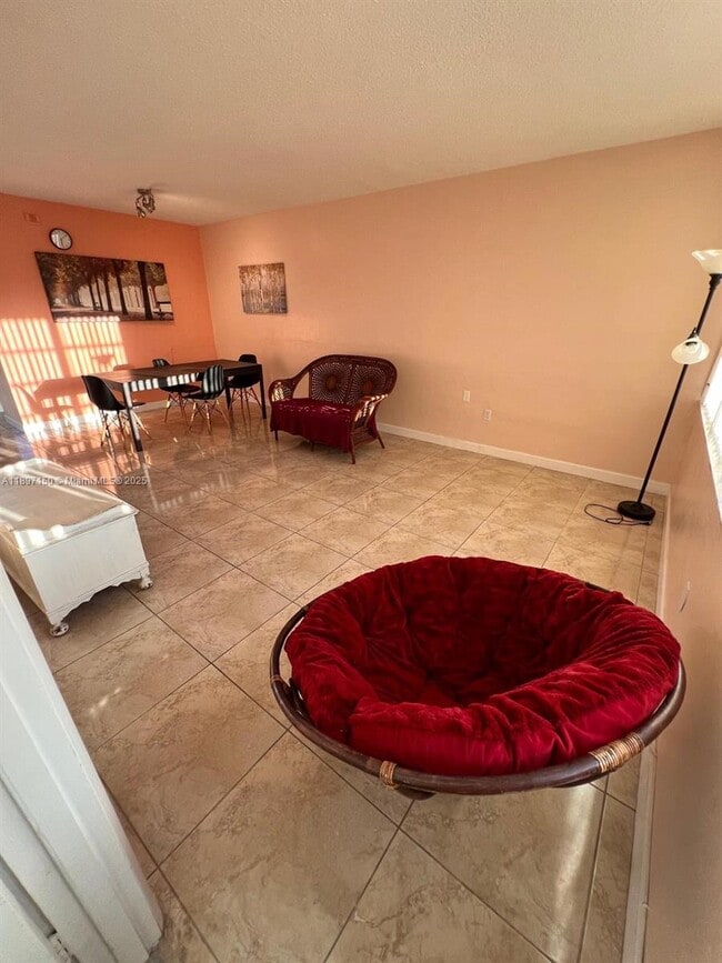 Building Photo - 1591 NE Miami Gardens Dr