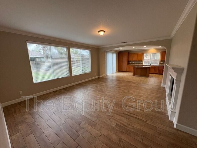 Building Photo - 3116 W Buena Vista Ave