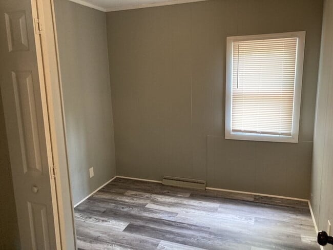 Building Photo - 125 Mallard St