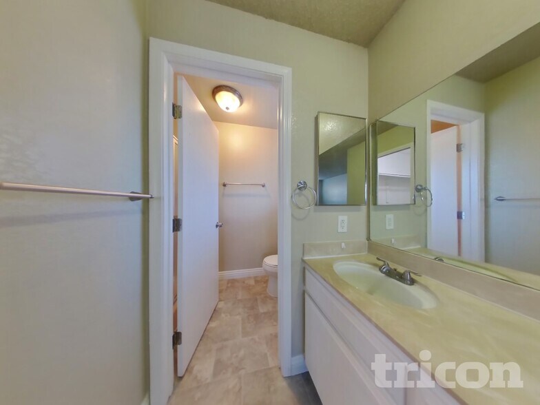 Building Photo - 1104 Waxwing Ln