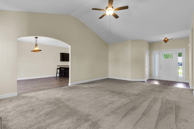 Building Photo - 174 Finch Ln