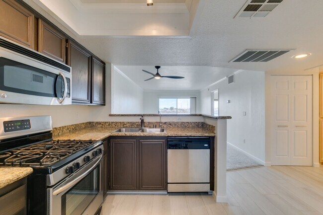 Building Photo - GORGEOUS 2 BEDROOMS UNIT*UPGRADED*TONS OF ...