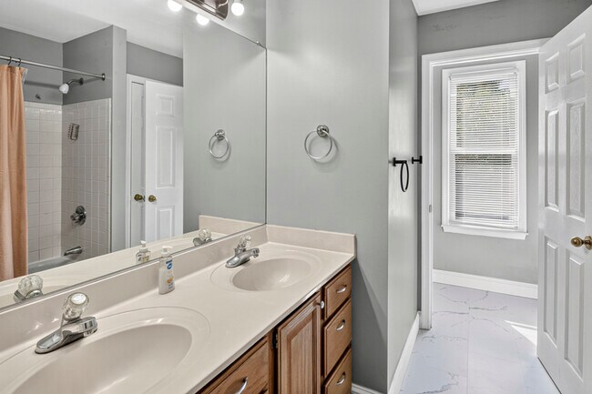 Building Photo - 4512 Rutherford Way