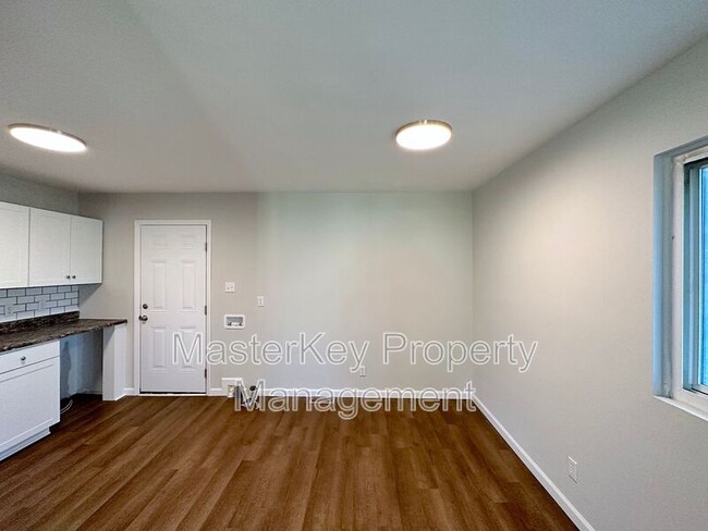 Building Photo - 2406 Quincy St
