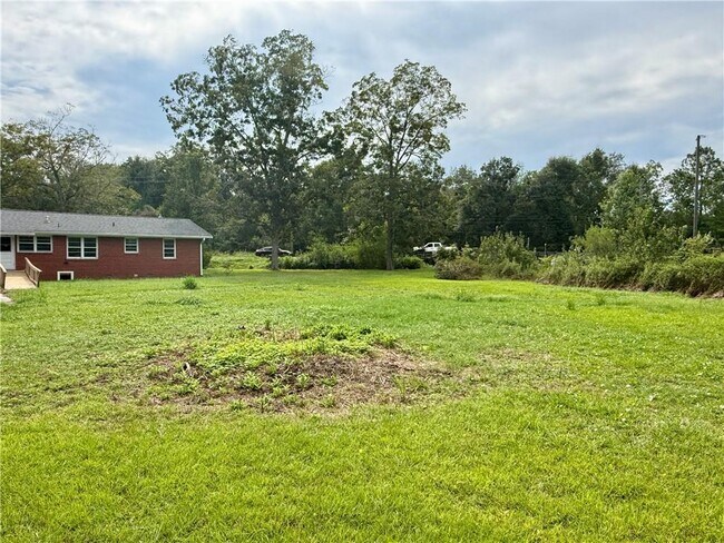 Building Photo - 5520 Helen Dr