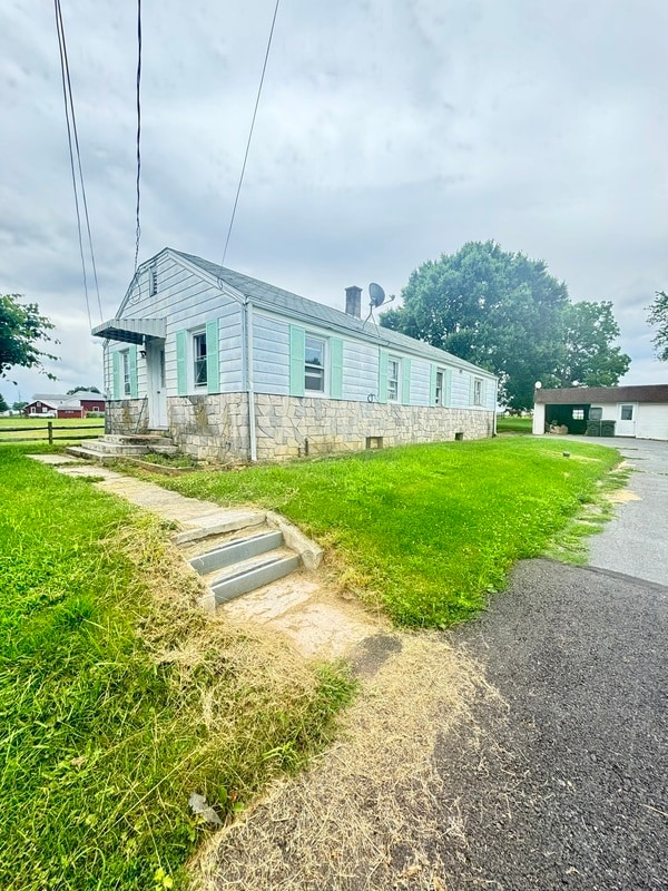 Building Photo - 14 W Eby Rd