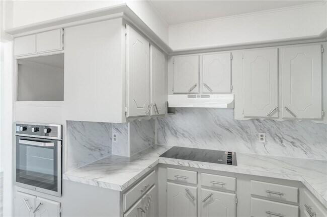 Building Photo - 2333 Eagle Dr