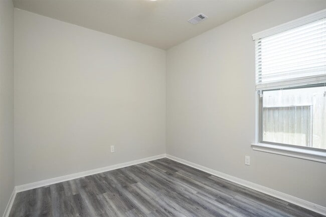 Building Photo - 384 Decoster Blvd