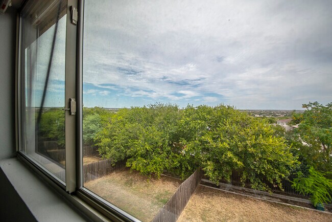 Building Photo - 7202 Colina Way