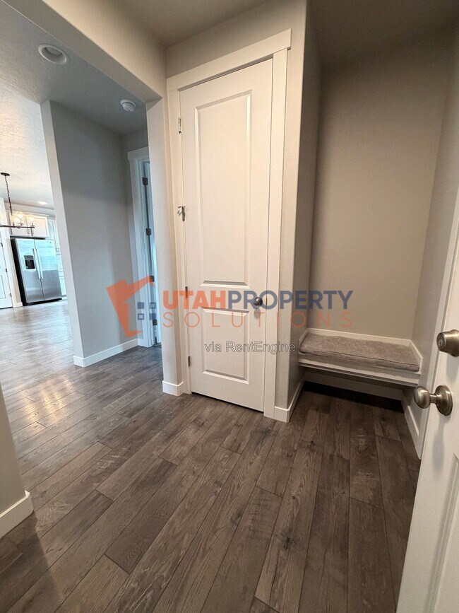 Building Photo - 12927 Twisted Oak Dr