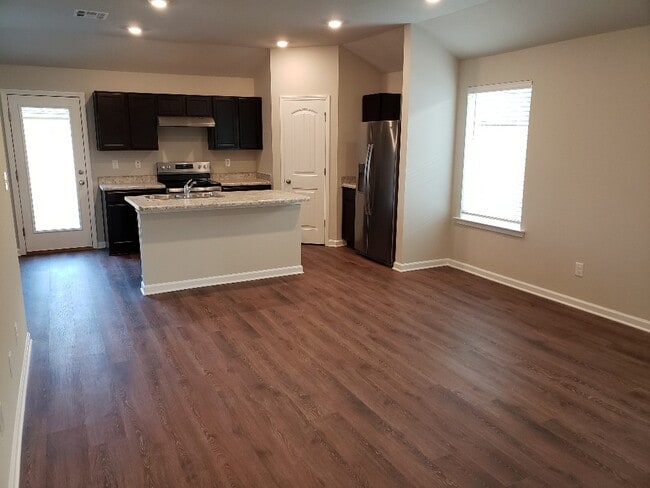 Building Photo - 5668 Magnolia de Percy Dr