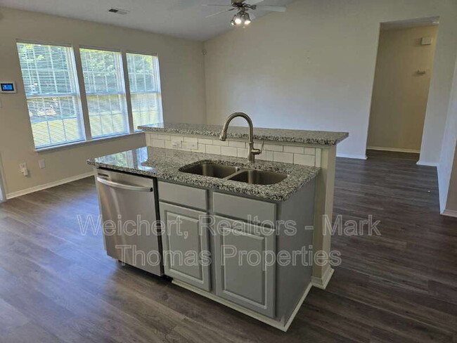 Building Photo - 6308 Saybrooke Dr