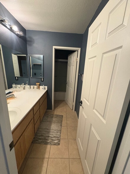 Building Photo - 1 I Ave