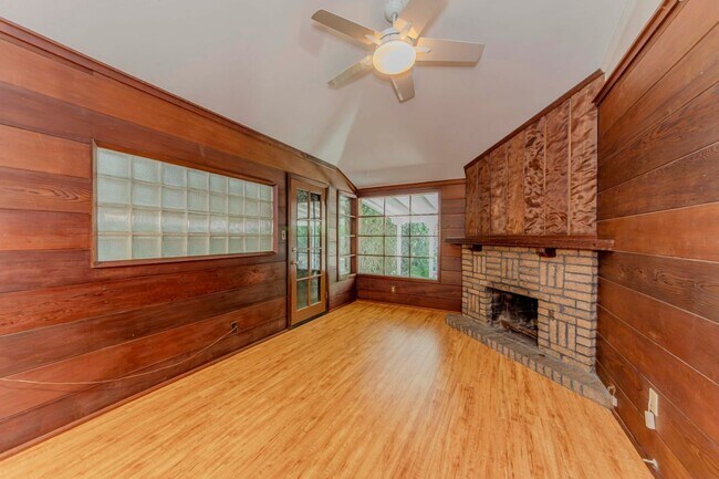Building Photo - 2740 Burkshire Ave