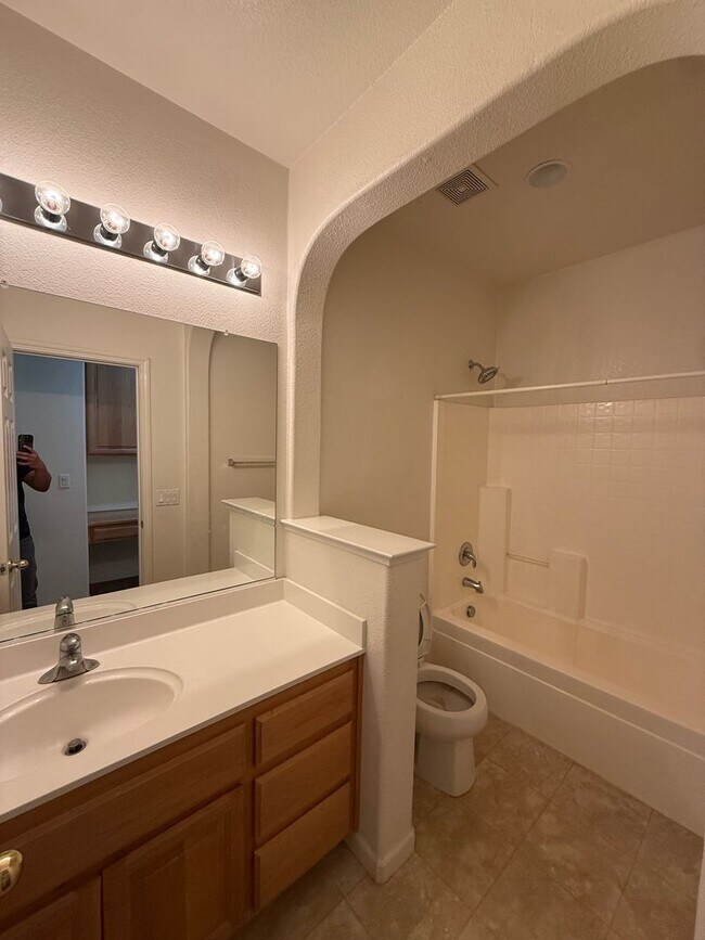 Building Photo - 3 Bed| 2 Bath | 1660 SF | Single Story | Tenant pays $175 monthly for WS&G