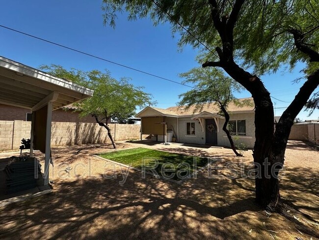 Building Photo - 513 W Pima St