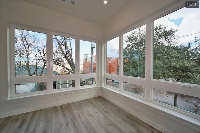 Building Photo - 313 College Ave