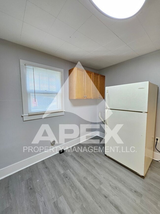 Building Photo - Charming 3 Bd 1- Ba Single Family Home in ...