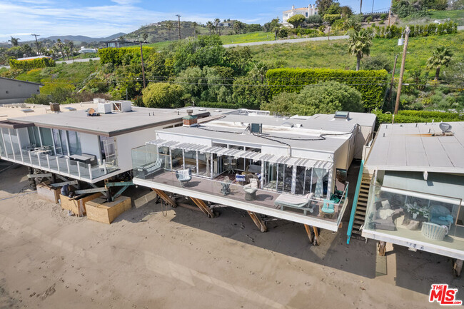 Building Photo - 27060 Malibu Cove Colony Dr