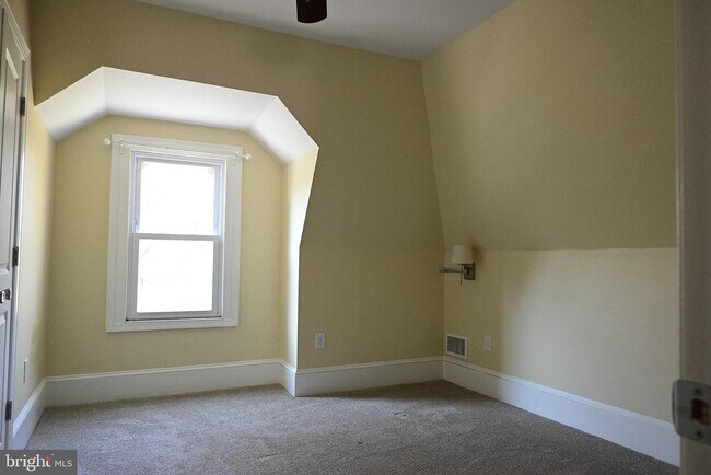 Building Photo - 6617 Quincy St