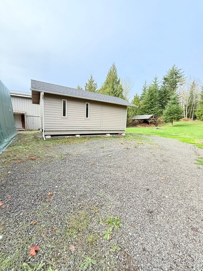 Building Photo - Beautiful house in Maple View Meadows.