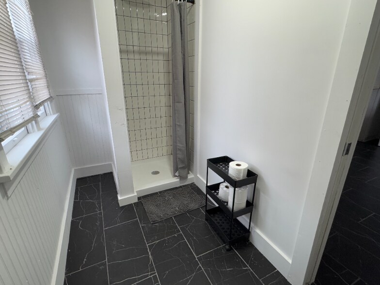 Building Photo - 40 Benjamin Ave SE