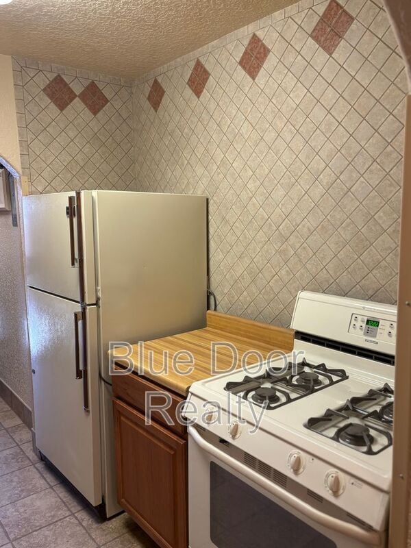 Building Photo - 801 Ortiz Dr SE