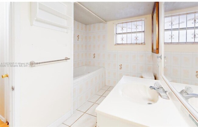 Building Photo - 1780 NE 191st St