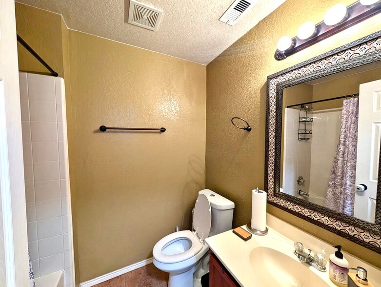 Building Photo - 6106 Higbee Ml