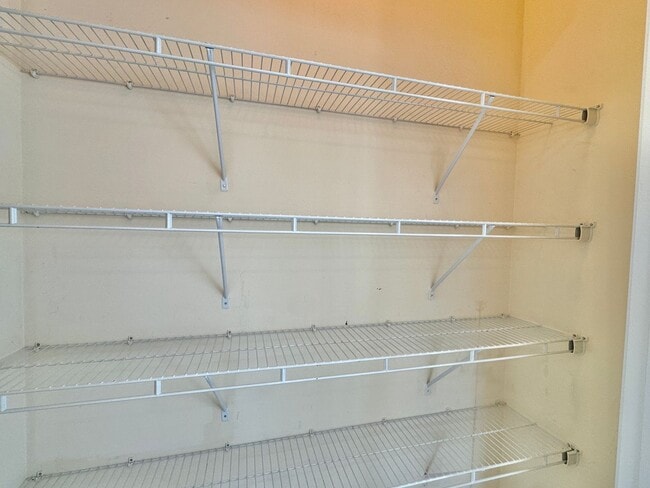 Building Photo - AVAILABLE MID-APRIL 2026! (No Pets)