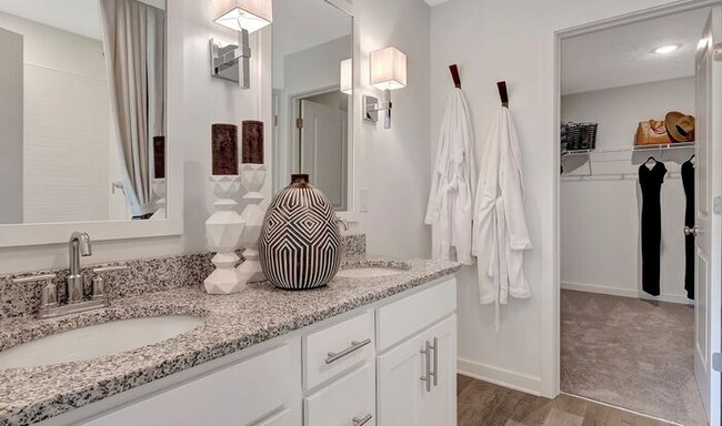 Building Photo - Gorgeous 5 Bedroom Homes