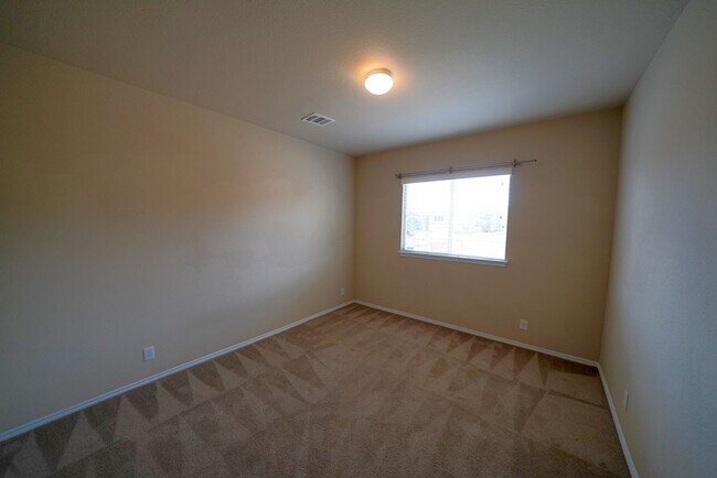 Building Photo - Spacious Home in Cibolo with 3 Car Garage! Realor Commission: $750