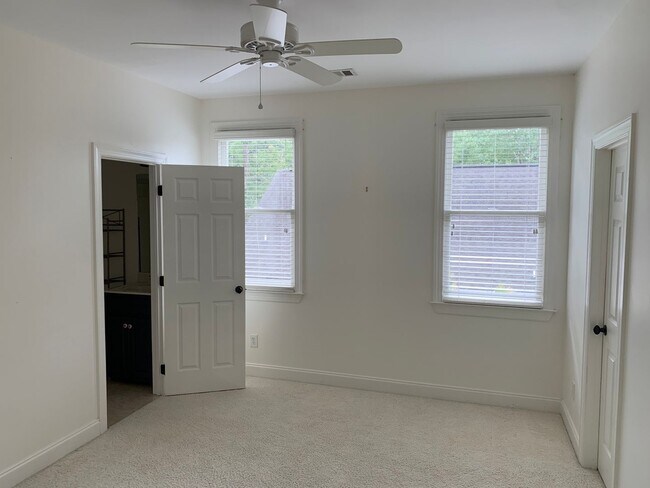 Building Photo - 129 Carolina Ct