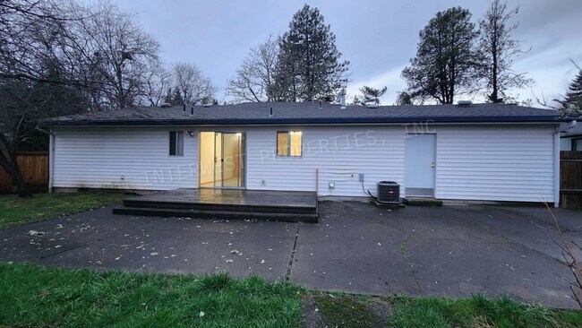Building Photo - *1/2 OFF 1ST MONTH'S RENT* 3 Bed 2 Bath Beaverton Home with big backyard, storage shed, A/C and f...