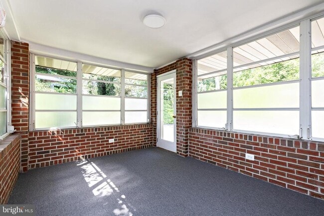 Building Photo - 426 4th Ave