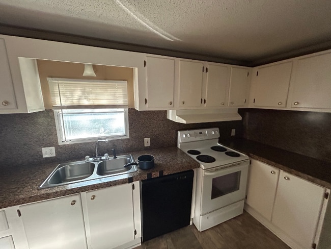 Building Photo - 1048 Clara Ln