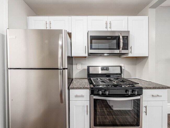 Building Photo - 26 E 2nd Ave